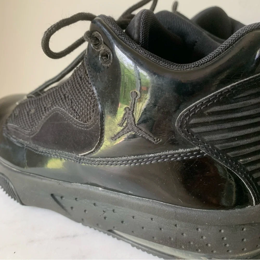 Jordan Max Aura 2 Men's Athletic Sneakers Air Jordan Black on Black 8.5